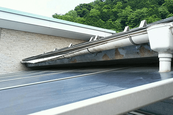 これまで使用していた雨どいの撤去