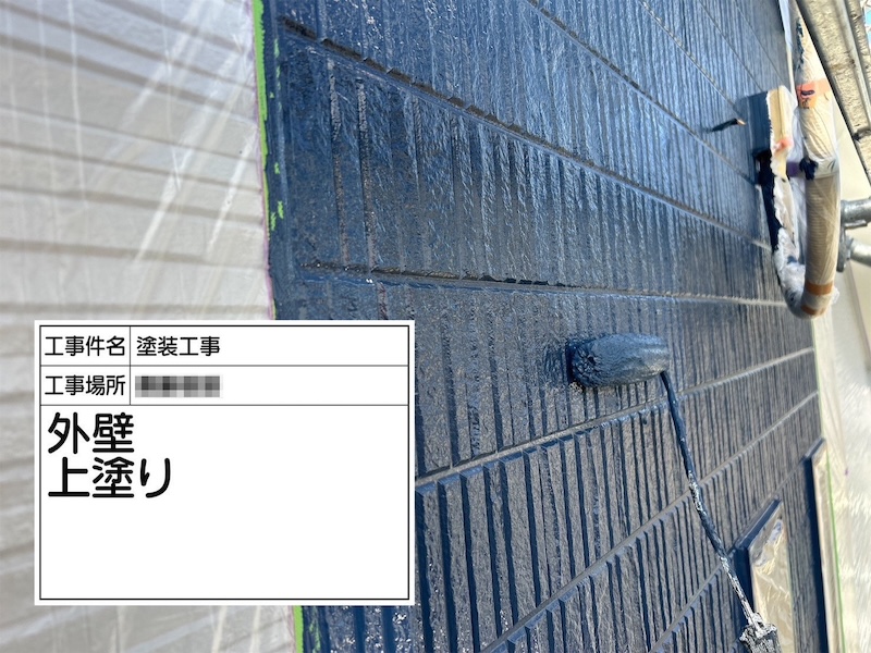 外壁はツートンカラーで仕上げ。上塗り〜完了までをレポートします！｜神奈川県厚木市