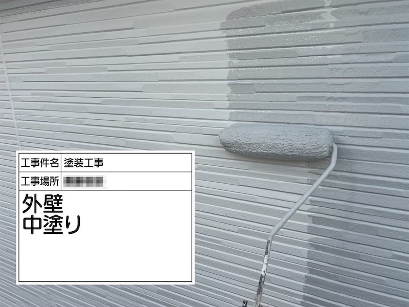 外壁2回目の塗装 中塗り工程｜神奈川県厚木市